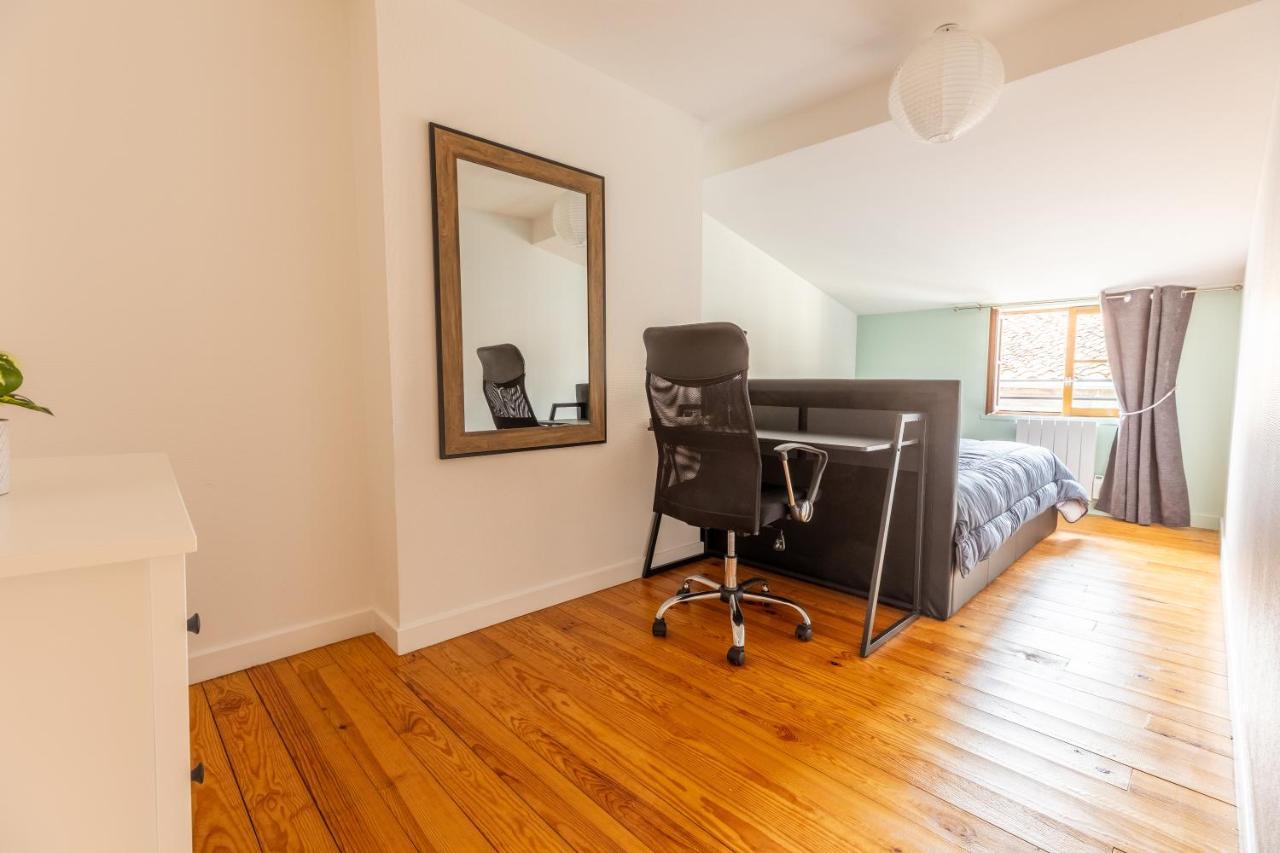 Le Double Pirou # 2 Appartements # Halte Auvergne Thiers Exterior foto